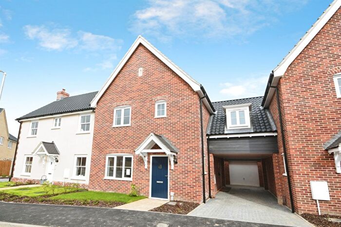 3 Bedroom Link Detached House For Sale In Weavers Way, Clare, Sudbury, CO10