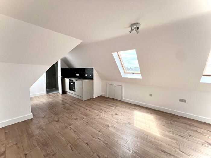 Studio To Rent In Colney Hatch Lane, N10
