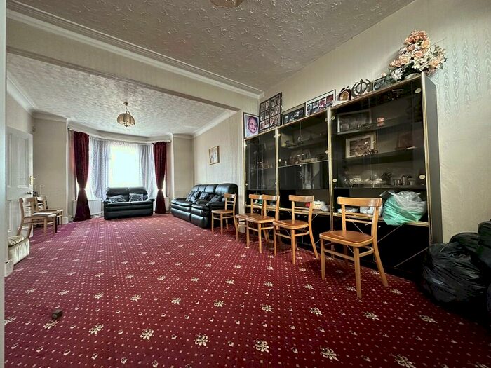 3 Bedroom End Of Terrace House To Rent In Charlbury Gardens, Seven Kings, IG3