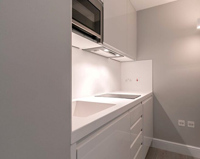 1 Bedroom Flat To Rent In Russell Road, London, N13