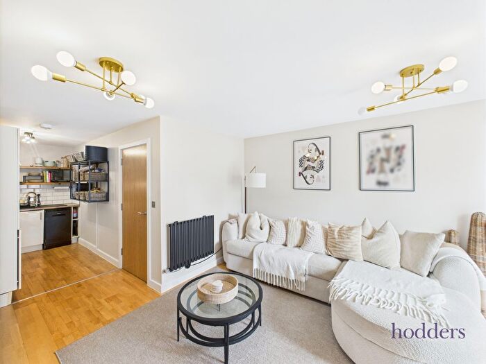 1 Bedroom Flat For Sale In Rosemount Avenue, West Byfleet, Surrey, KT14