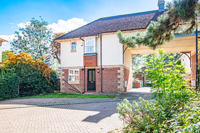 2 Bedroom Link Detached House For Sale In Redhouse Lane, Chapel Allerto, LS7