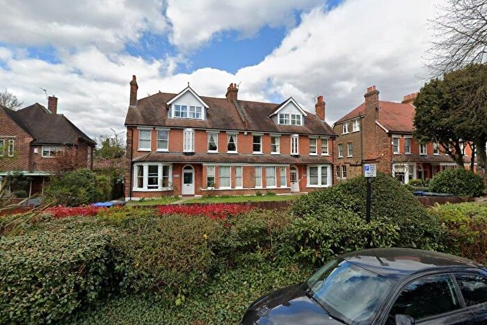 2 Bedroom Flat To Rent In Queen Annes Place, Enfield, EN1