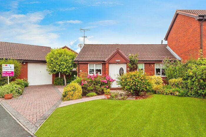 2 Bedroom Semi-Detached Bungalow For Sale In Crofters Heath, Great Sutton, Ellesmere Port, CH66