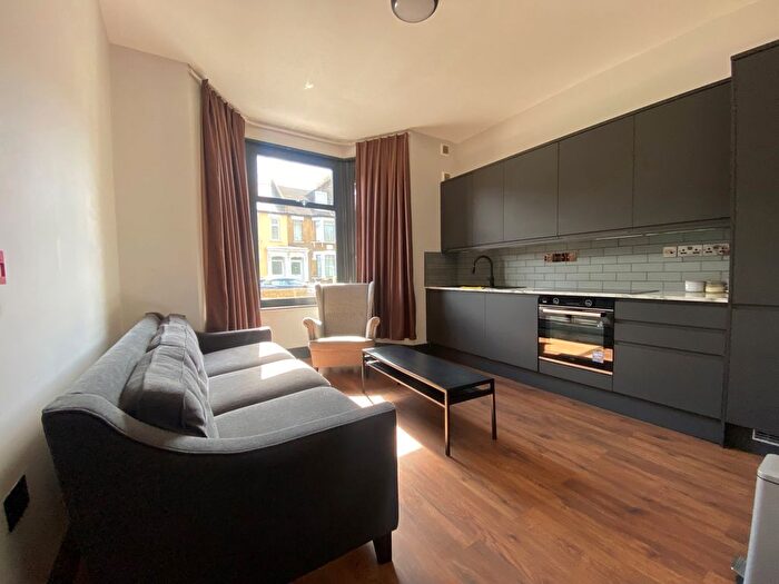 1 Bedroom Terraced House To Rent In Grove Green Road, Waltham Forest, E11