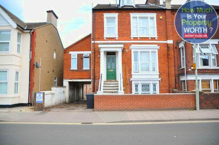 2 Bedroom Flat To Rent In Ashburnham Road, Bedford, MK40