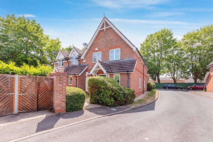 2 Bedroom Cluster House For Sale In Huntington Place, Langley, SL3