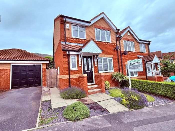 3 Bedroom Semi-Detached House For Sale In Croft Drive, Mapplewell, Barnsley, S75