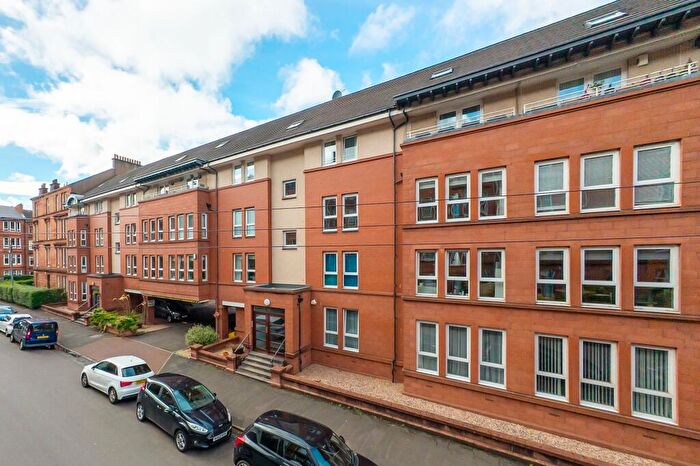 3 Bedroom Apartment For Sale In Waverley Street, Shawlands, Glasgow, G41