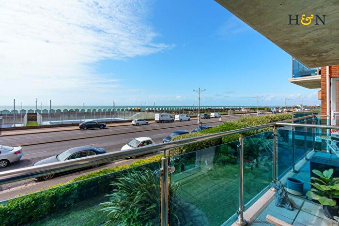 1 Bedroom Flat For Sale In Langdale Court, Kingsway, Hove, BN3