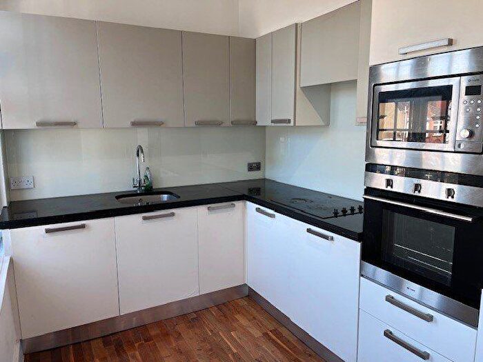 2 Bedroom Flat To Rent In Golders Green Crescent, Golders Green, NW11