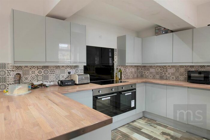 6 Bedroom Semi-Detached House To Rent In Ilkeston Road, Nottingham, NG7