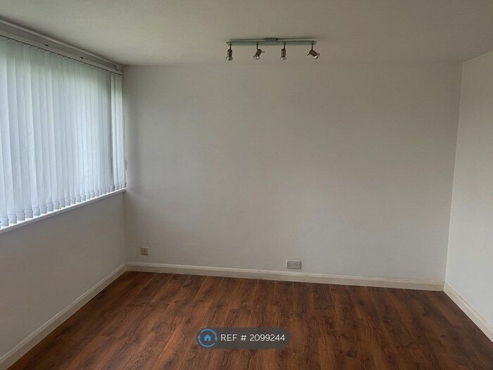 2 Bedroom Flat To Rent In Greendale Road, Coventry, CV5