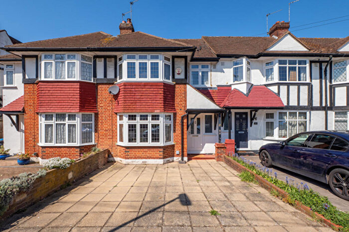 3 Bedroom Terraced House For Sale In Aragon Road, Morden, SM4