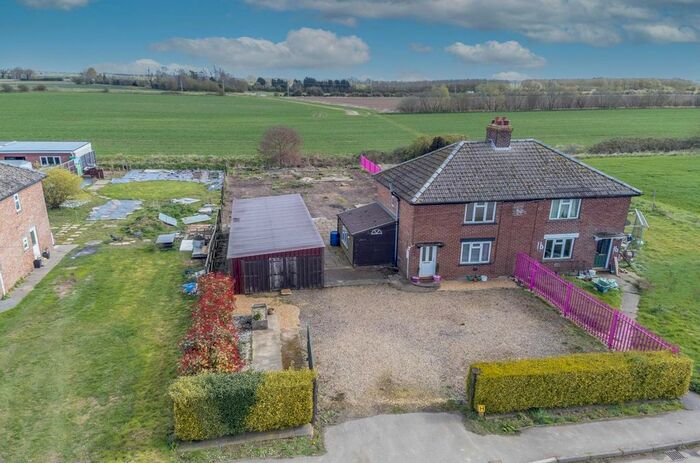 3 Bedroom Semi-Detached House For Sale In Cranesgate North, Whaplode St. Catherines, PE12