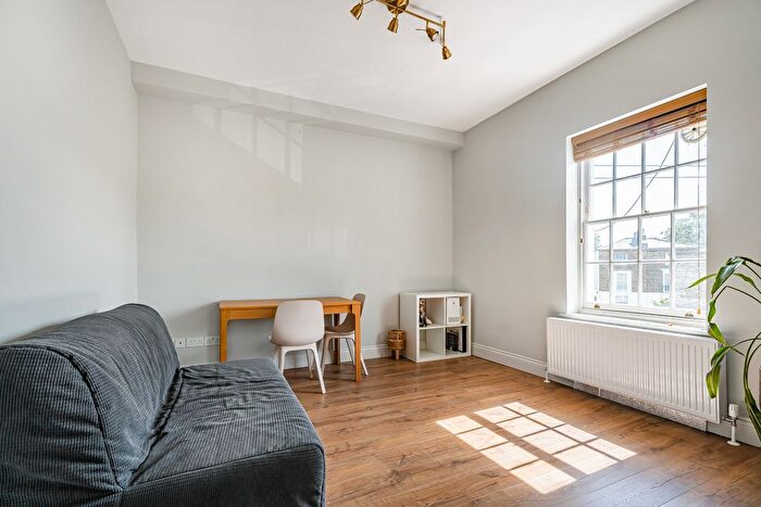 1 Bedroom Flat To Rent In Stamford Road, London, N1