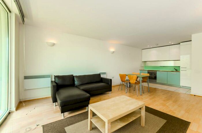 1 Bedroom Flat To Rent In New River Village, Hornsey, London, N8