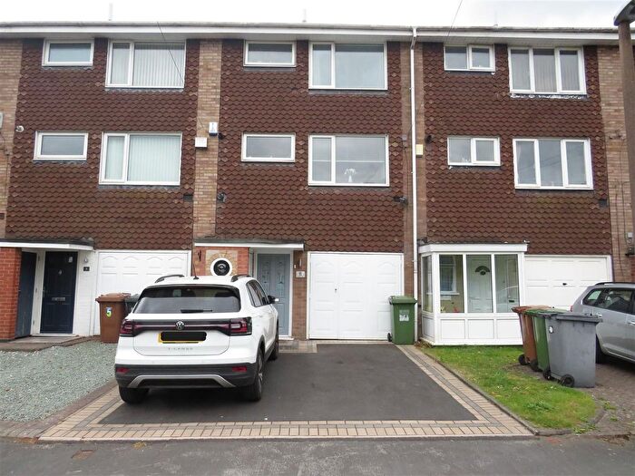 3 Bedroom Terraced House For Sale In Camden Close, Castle Bromwich Village., B36