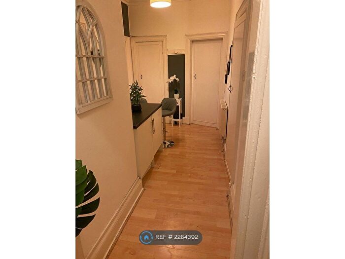 2 Bedroom Flat To Rent In High Street, Paisley, PA1