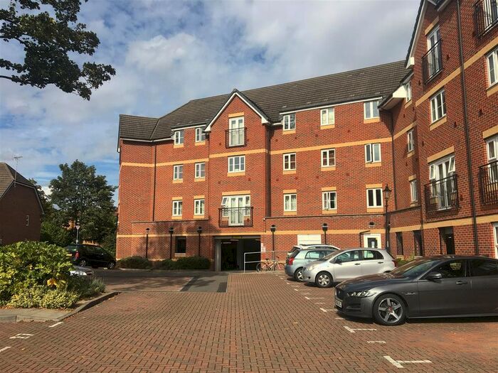 2 Bedroom Maisonette To Rent In Eaton Avenue, Slough, SL1