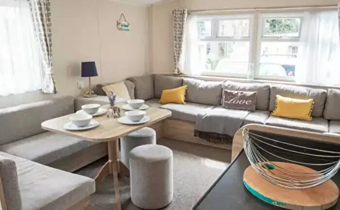 2 Bedroom Park Home For Sale In St. Leonards, Ringwood, BH24