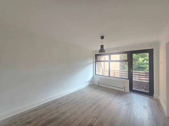 2 Bedroom Flat To Rent In Churchfields, London, E18