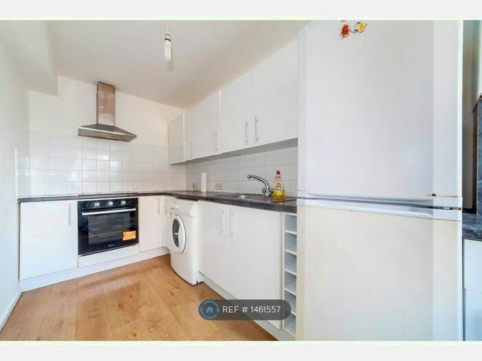 2 Bedroom Flat To Rent In Cheam Road, Sutton, SM1