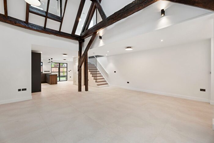 3 Bedroom Barn Conversion For Sale In Waterside, Chesham, HP5