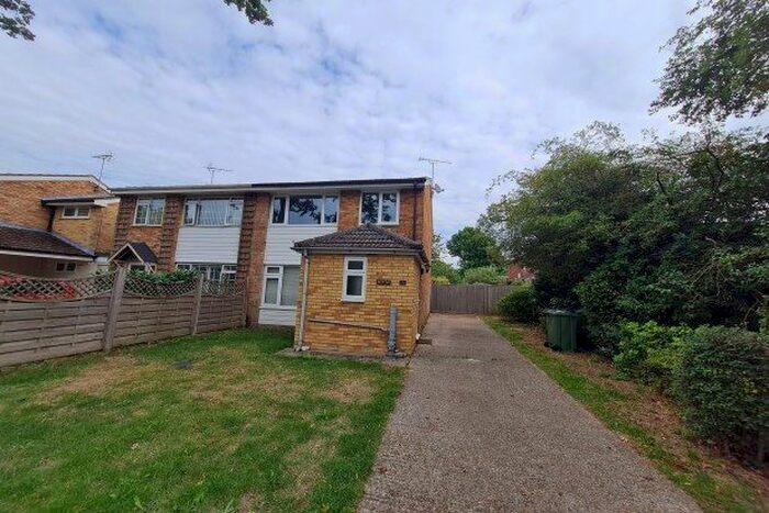 3 Bedroom Semi-Detached House To Rent In Oak Lane, Ashford, TN27