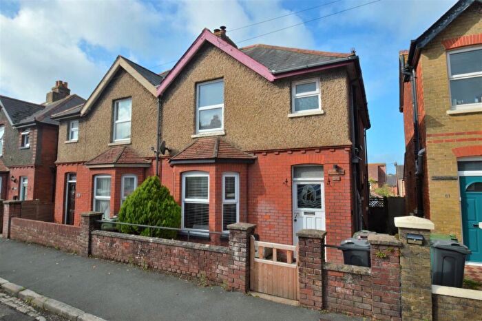 3 Bedroom Semi-Detached House For Sale In Grange Road, East Cowes, PO32