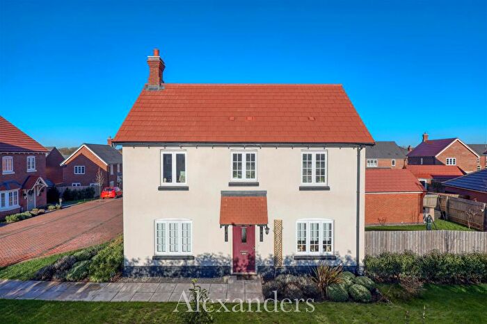 3 Bedroom Detached House For Sale In Usherwood Way, Hugglescote, LE67