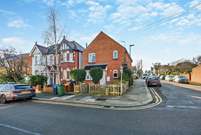 Flat To Rent In Hide Road, HA1