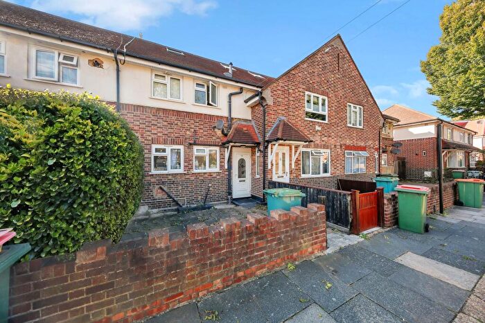 2 Bedroom Flat For Sale In Sullivan Avenue, London, E16