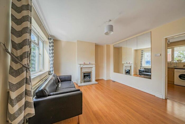 3 Bedroom House To Rent In Pinner Road, Pinner, HA5