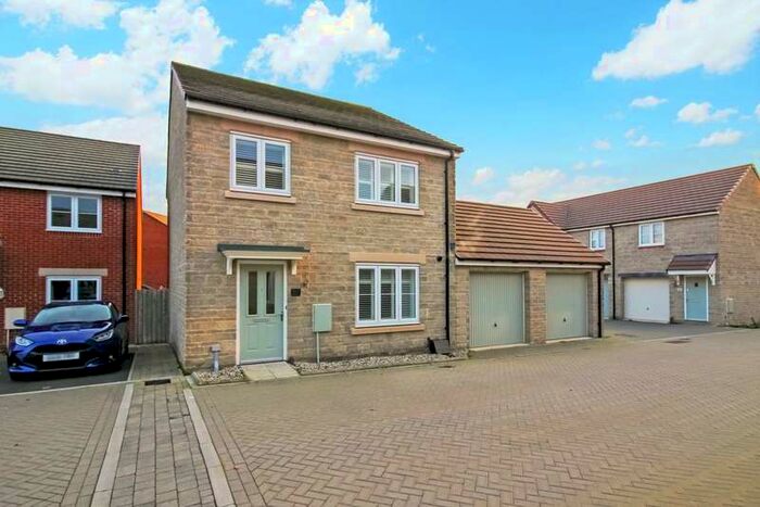 4 Bedroom Detached House To Rent In Newmans View, Purton, Swindon, SN5