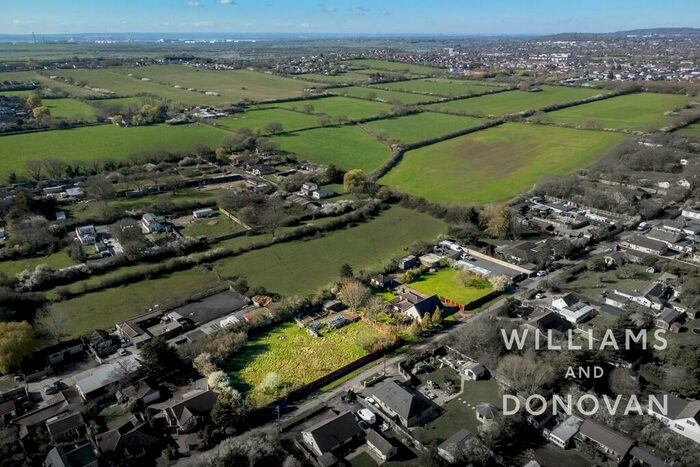 4 Bedroom Chalet For Sale In Osborne Road, Bowers Gifford, SS13