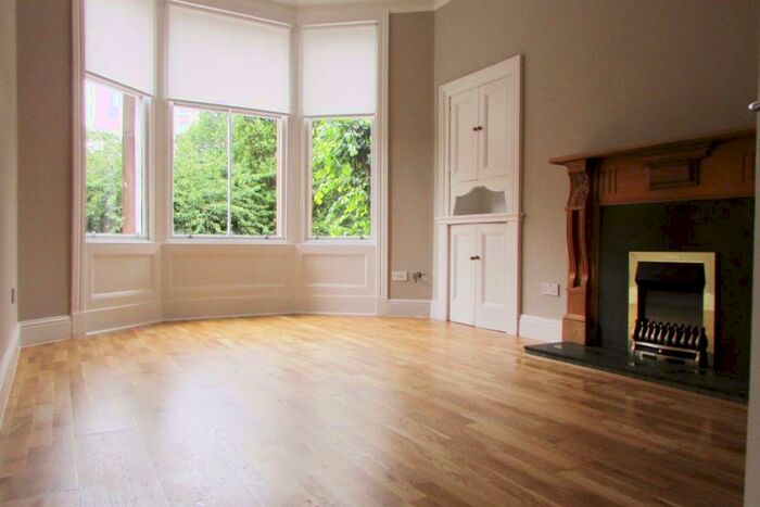 2 Bedroom Flat To Rent In Refurbished Bed @ Airlie St, G12