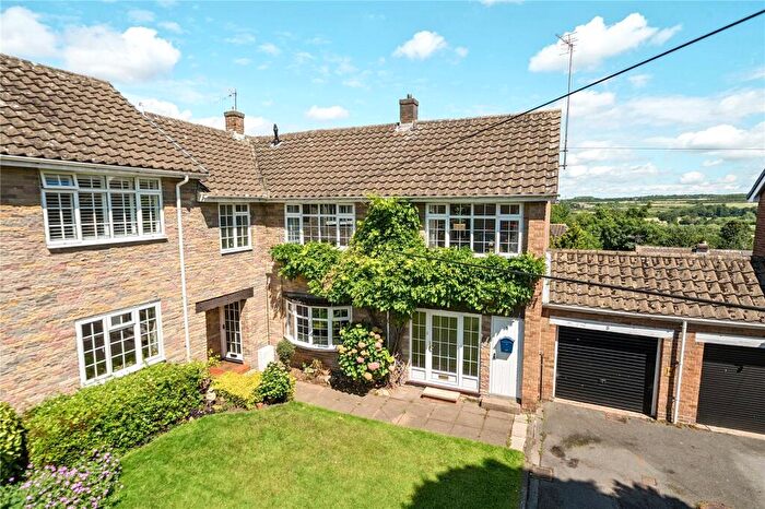 3 Bedroom Town House For Sale In Grange Court, Woodlesford, Leeds, LS26