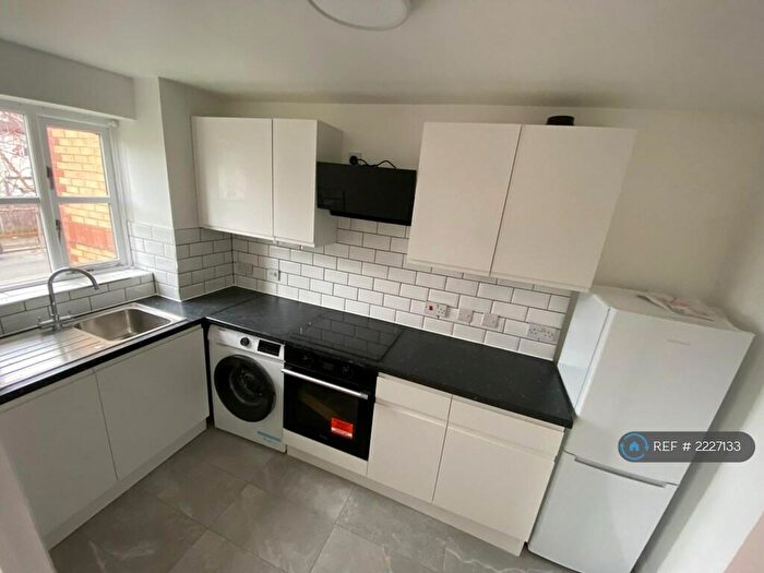1 Bedroom Flat To Rent In Cricklewood, London, NW2