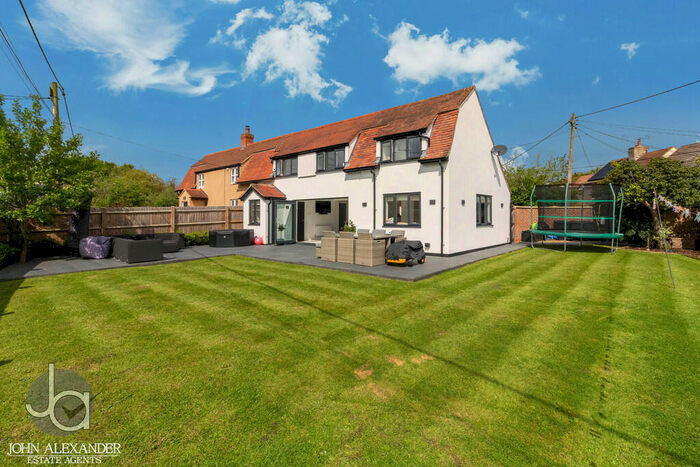 3 Bedroom Semi-Detached House For Sale In Spring Path, Tiptree, CO5