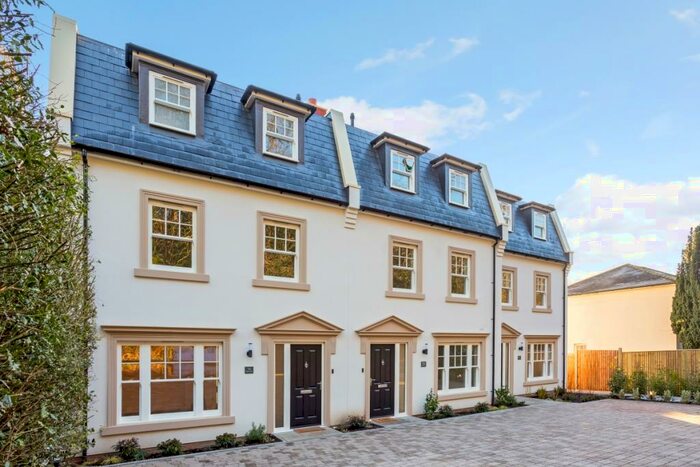 3 Bedroom Town House To Rent In Station Road, Sunningdale, SL5