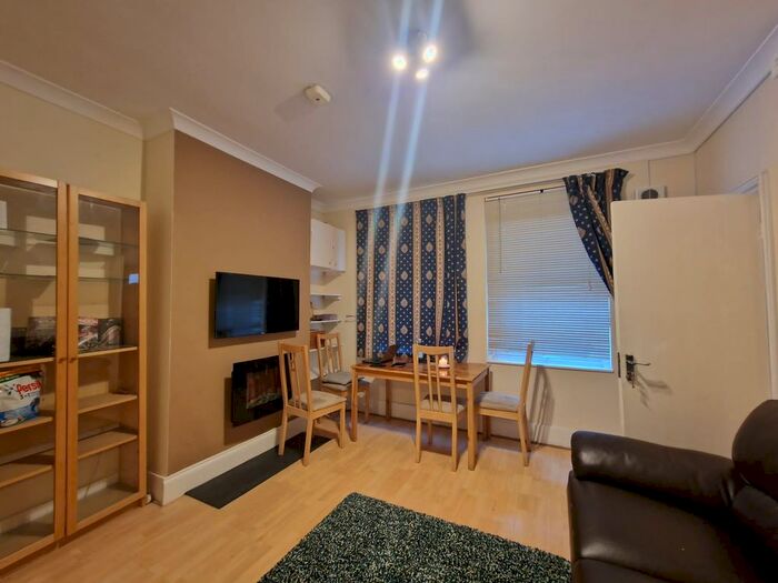 2 Bedroom Flat To Rent In Graham Road, Harrow, HA3