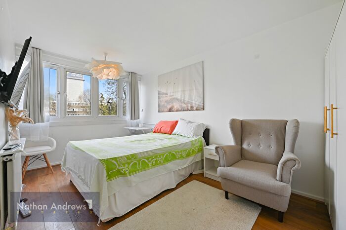 3 Bedroom Flat To Rent In Waynflete Square, London, W10