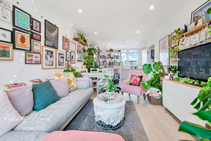 2 Bedroom Apartment For Sale In Corsican Square, London, E3