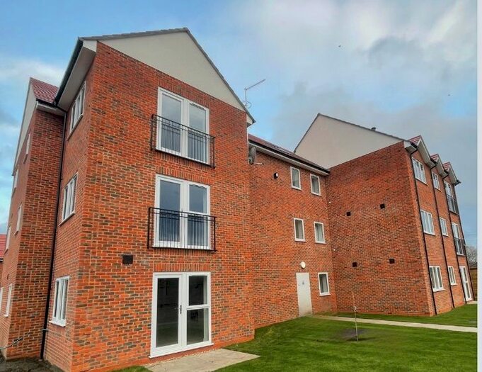 2 Bedroom Flat For Sale In Bath Road, Reading, RG7