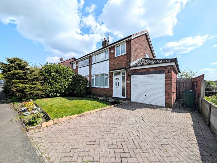 3 Bedroom Semi-Detached House To Rent In Holcombe Close, Kearsley, Bolton, BL4