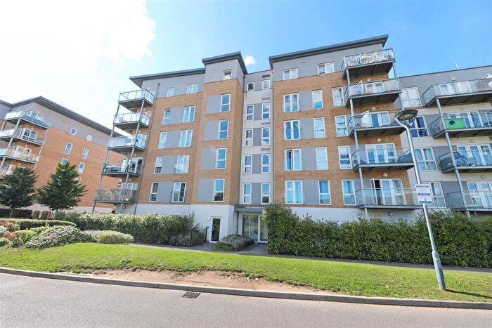 2 Bedroom Flat For Sale In Pennyroyal Drive, West Drayton, UB7