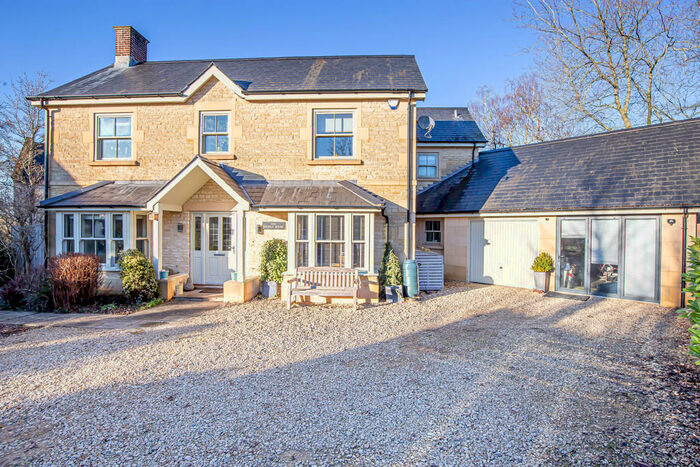 4 Bedroom Detached House For Sale In Foxley Road, Malmesbury, SN16