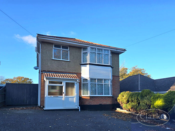 3 Bedroom Detached House For Sale In Alder Road, Poole, BH12