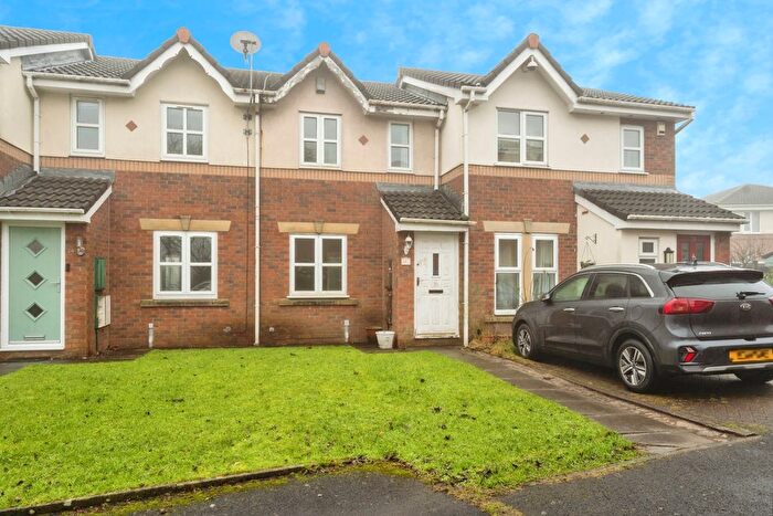 2 Bedroom Mews For Sale In Ellerbeck Close, Bolton, Greater Manchester, BL2